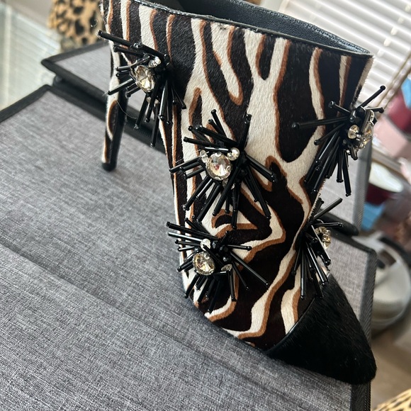 I Am Jenifer Le Women’s Zebra Print Slip On Ankle Mules - Size 10 - Picture 2 of 7